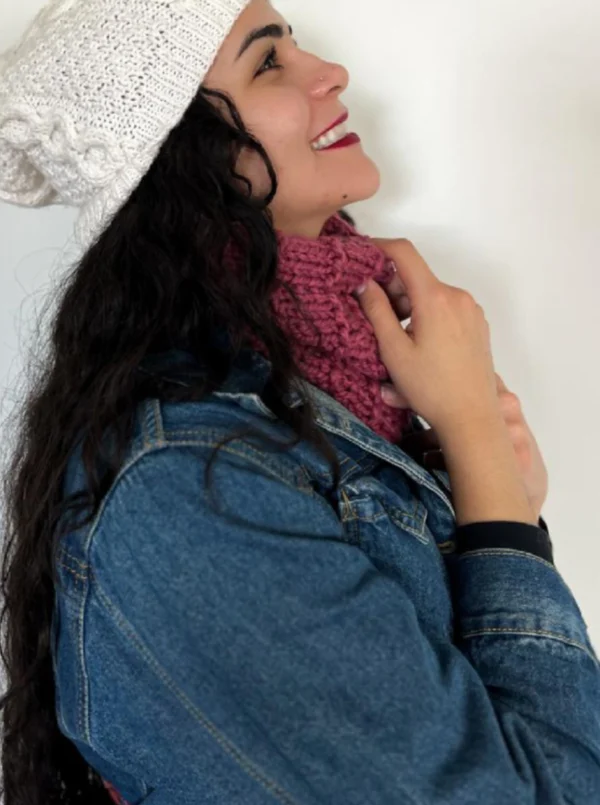 Handmade neck warmer made of baby alpaca fibre and blends - Image 3