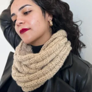 Cuellera beige de fibra de alpaca y mezclas