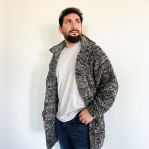 Baby alpaca wool coat with visible seams | AWAQ Perú