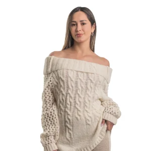 Chompa Offshoulders – 43% baby alpaca, 43% sheep wool, and 14% polyamide