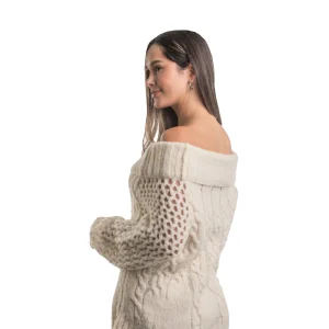 Chompa Offshoulders – 43% baby alpaca, 43% sheep wool, and 14% polyamide